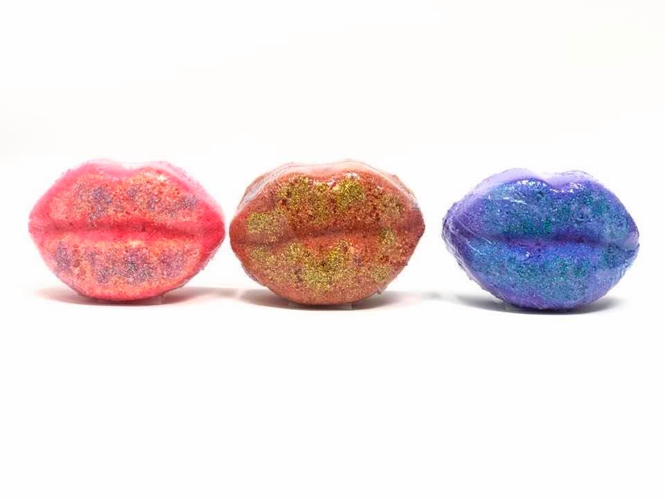 Jumbo Saucy Lip Bath Bombs - Oily BlendsJumbo Saucy Lip Bath Bombs