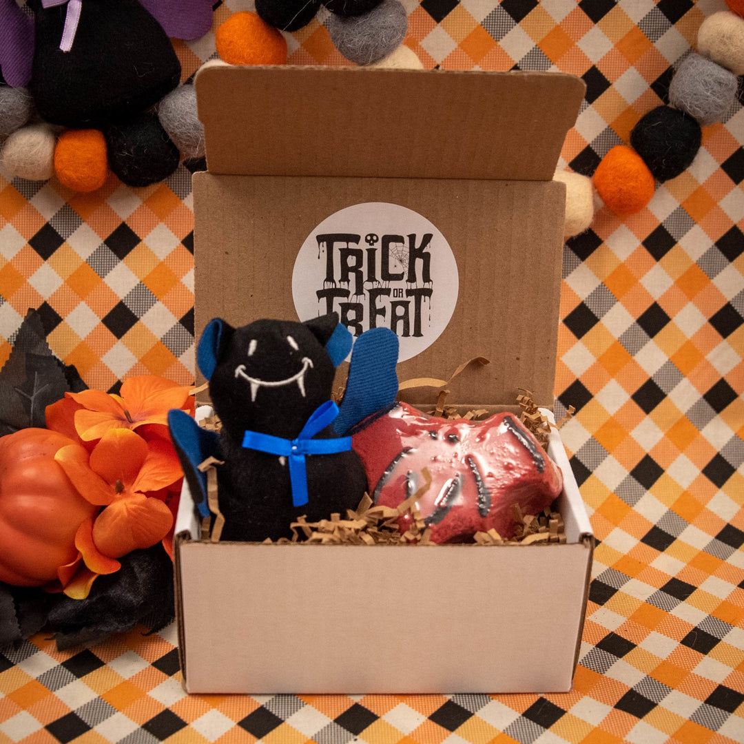 Halloween Gift Box with Plush and Bat Bath Bomb - Oily BlendsHalloween Gift Box with Plush and Bat Bath Bomb