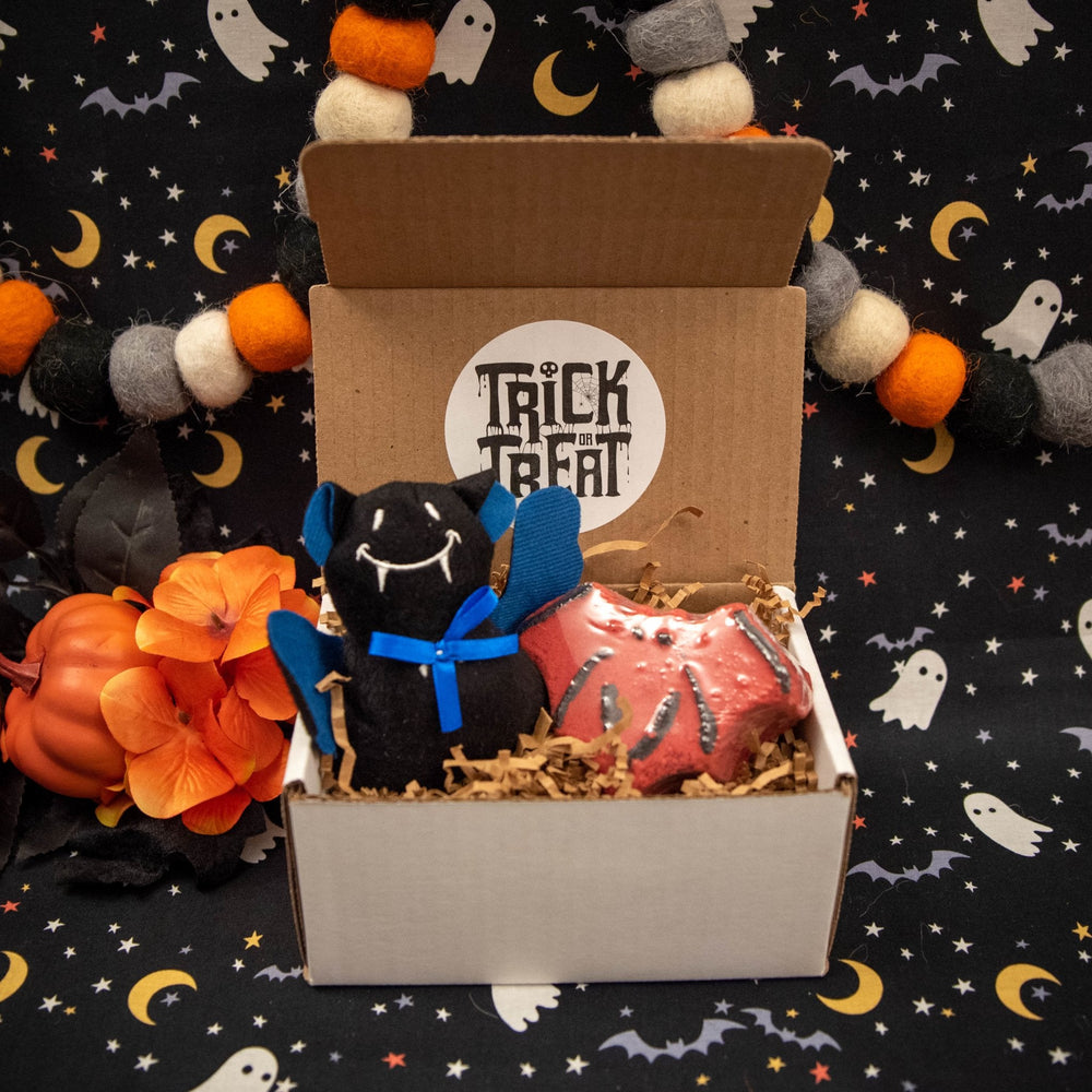 Halloween Gift Box with Plush and Bat Bath Bomb - Oily BlendsHalloween Gift Box with Plush and Bat Bath Bomb